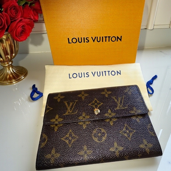 Louis Vuitton Handbags - Louis Vuitton International Monogram Wallet Full Inclusion & COA